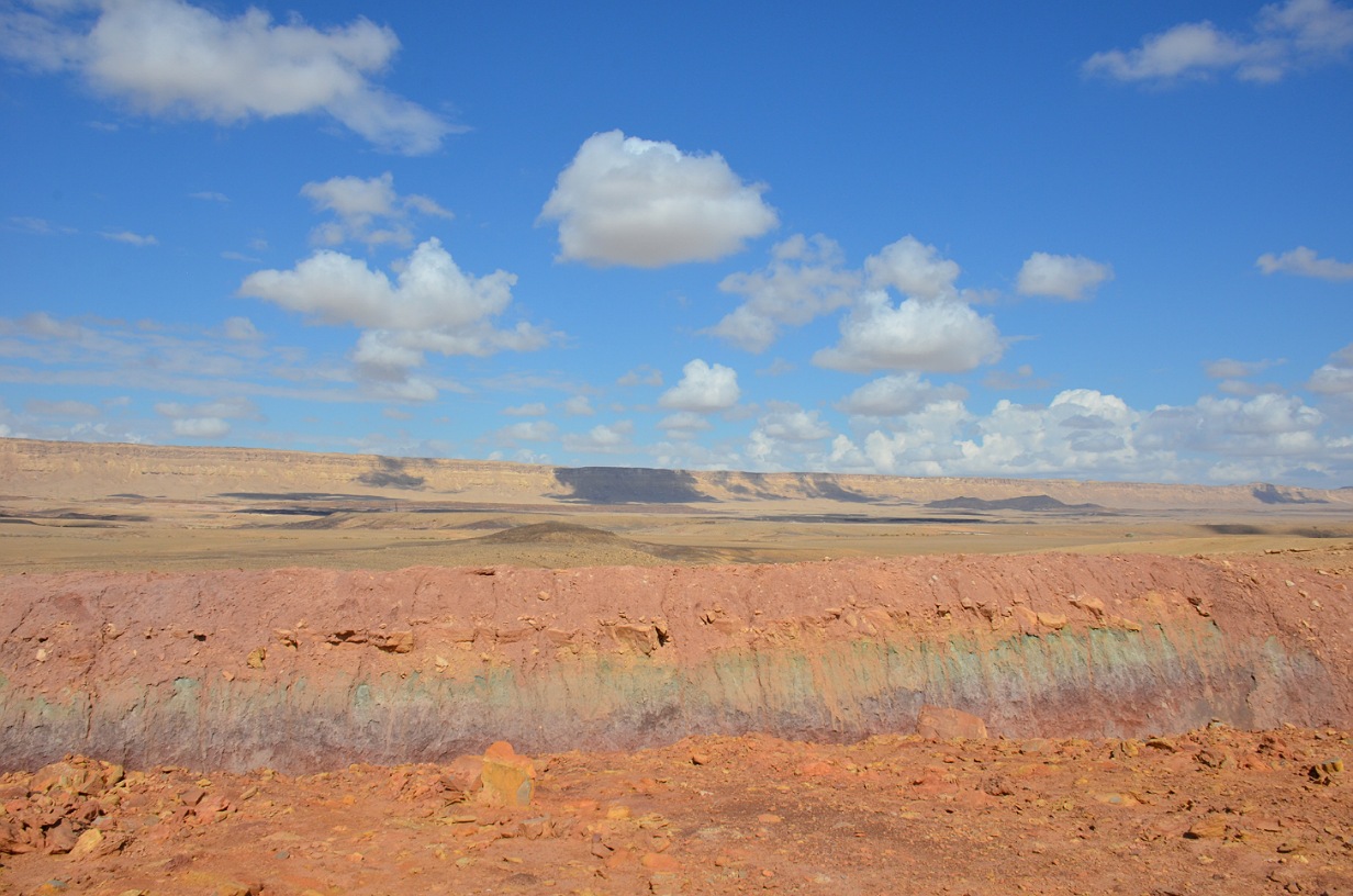 Israel - Makhtesh Ramon.jpg